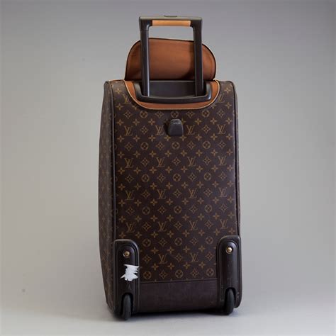 dating louis vuitton luggage